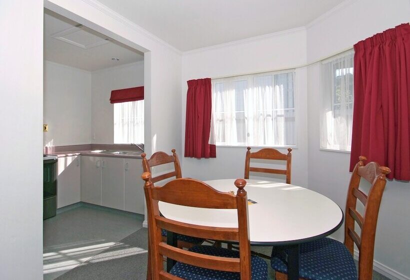 فندق على الطريق Settlers Motor Lodge