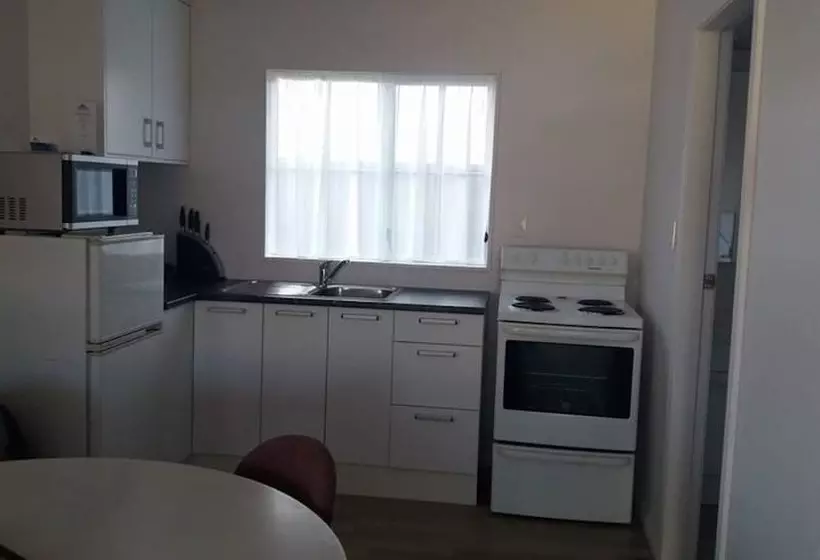 فندق على الطريق Settlers Motor Lodge