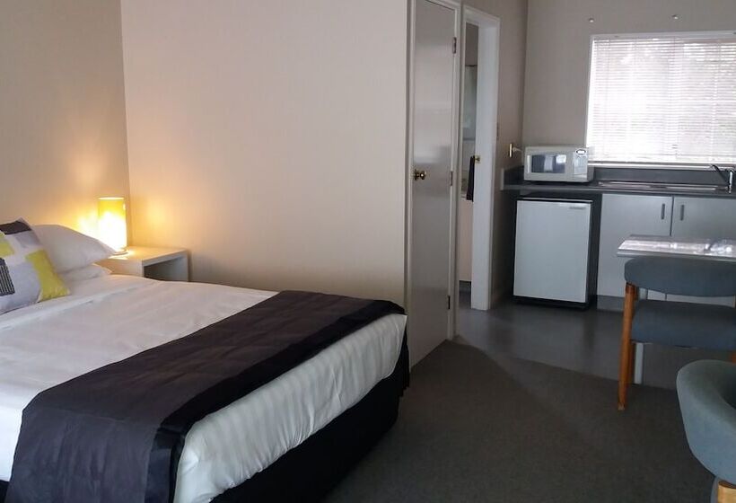 فندق على الطريق Settlers Motor Lodge