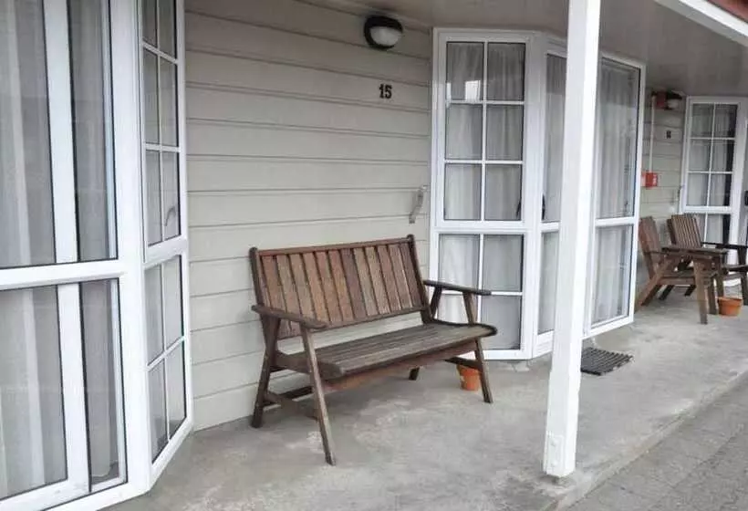 فندق على الطريق Settlers Motor Lodge