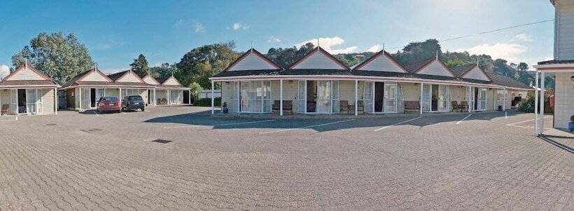 فندق على الطريق Settlers Motor Lodge