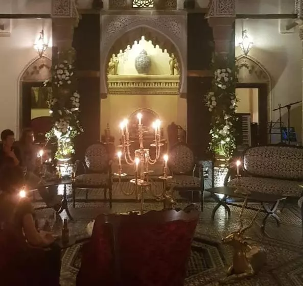 ペンション Riad Thamayna