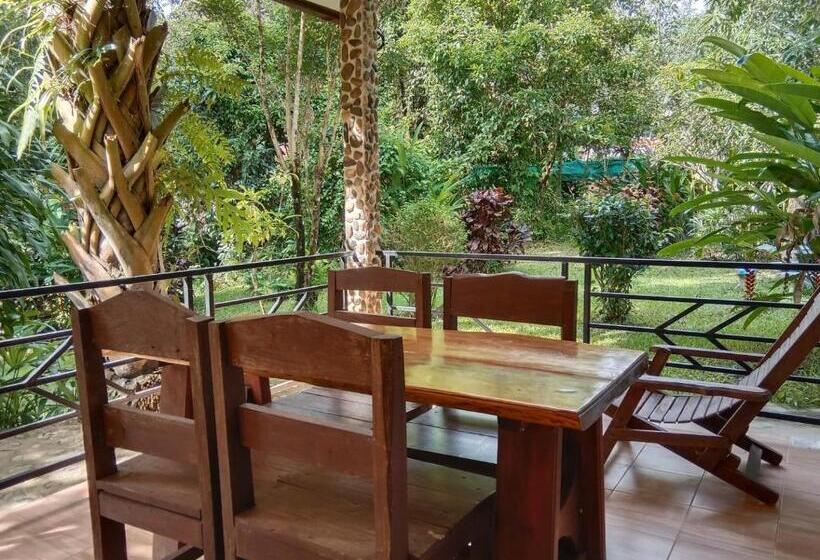 Пансион Tree Tops River Huts