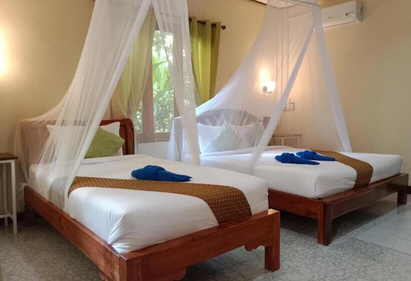 Пансион Tree Tops River Huts