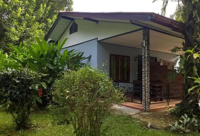 Пансион Tree Tops River Huts