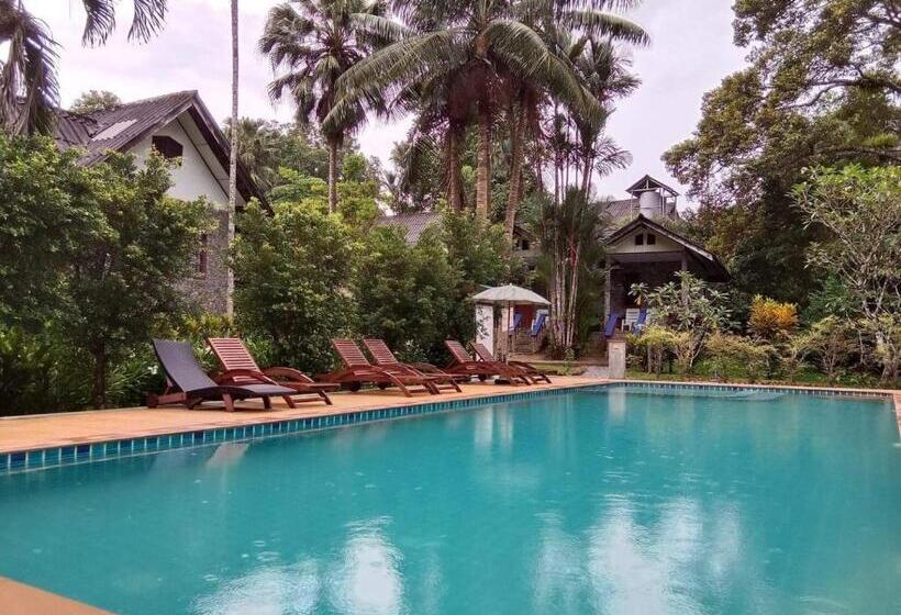 Пансион Tree Tops River Huts