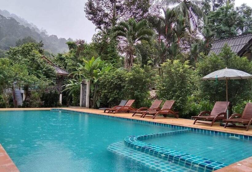 Пансион Tree Tops River Huts