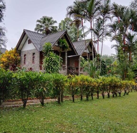 Пансион Tree Tops River Huts