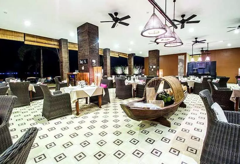 استراحتگاه The Island Lodge