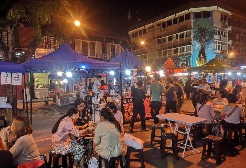 X Plorer Backpackers   Hostel