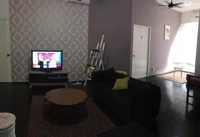 X Plorer Backpackers   Hostel