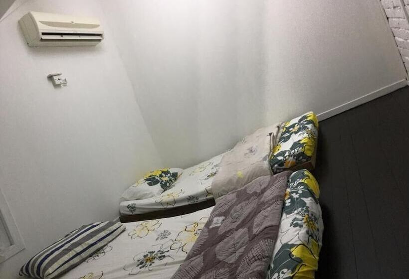 X Plorer Backpackers   Hostel