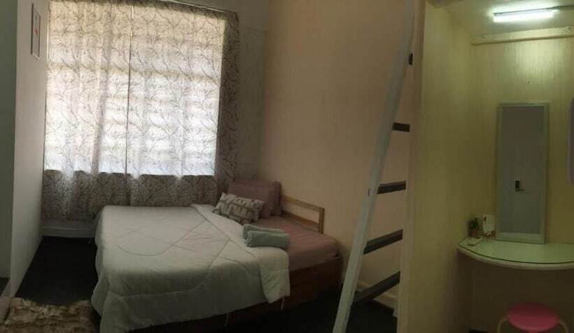 X Plorer Backpackers   Hostel