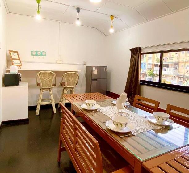 X Plorer Backpackers   Hostel