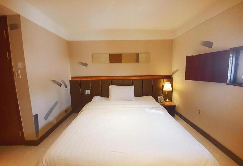 Friendly Dh Naissance Hotel By Mindrum Group