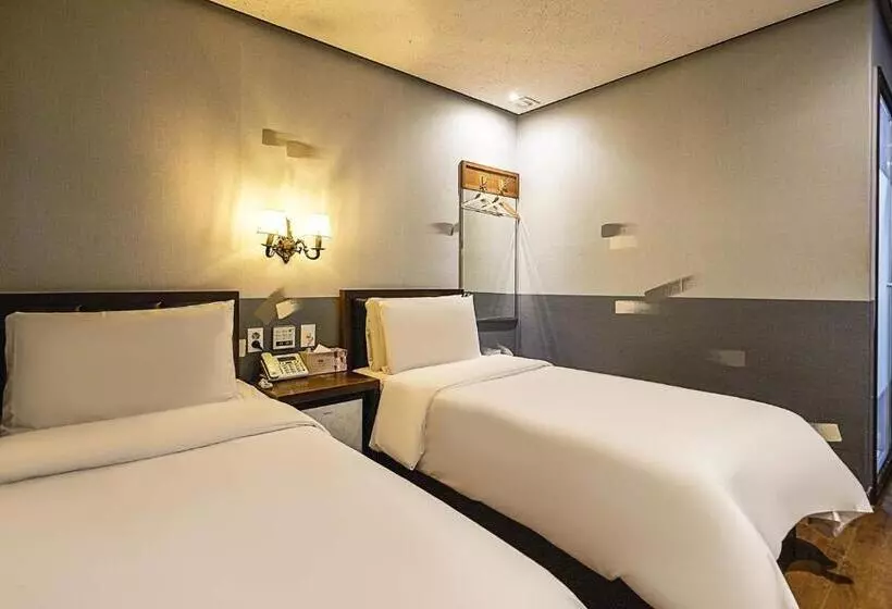 Friendly Dh Naissance Hotel By Mindrum Group