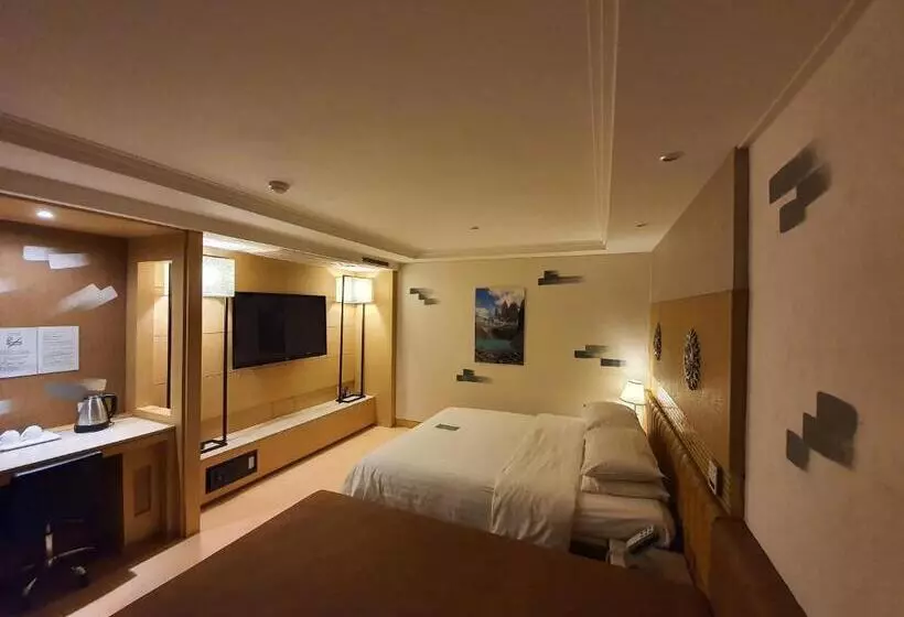 Friendly Dh Naissance Hotel By Mindrum Group