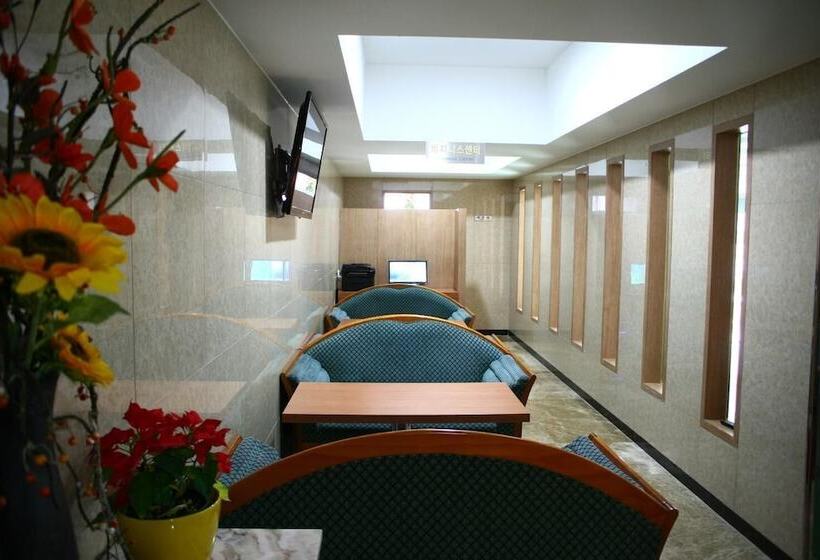 Hotel Metro Pol Tourist