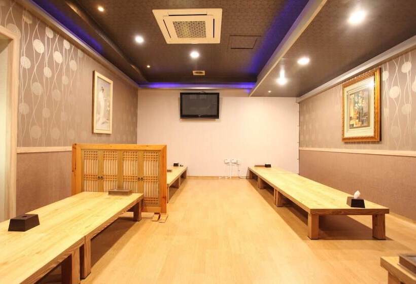 Hotel Metro Pol Tourist