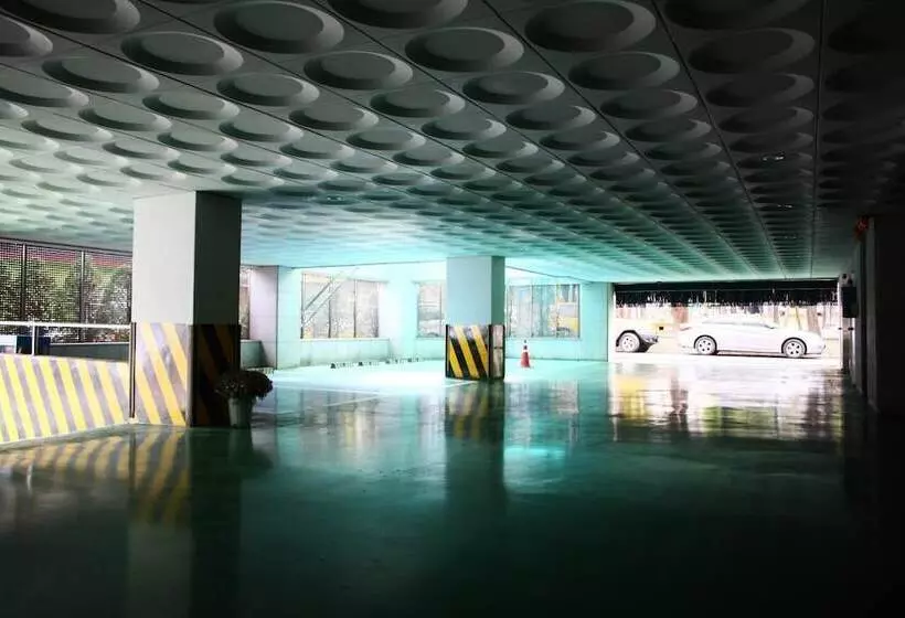 هتل Metro Pol Tourist