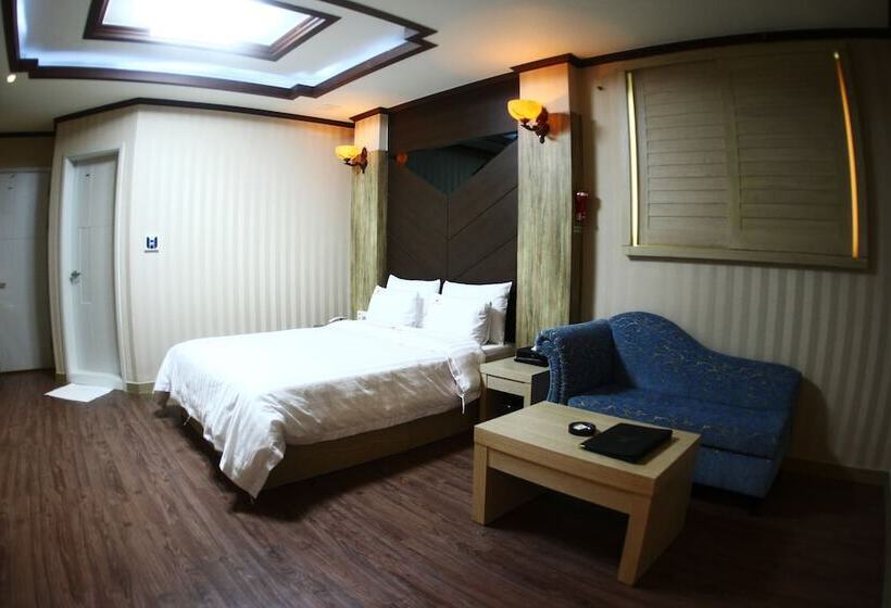 Hotel Metro Pol Tourist