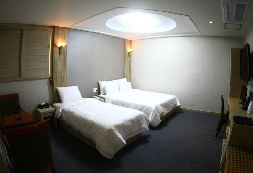 Hotel Metro Pol Tourist