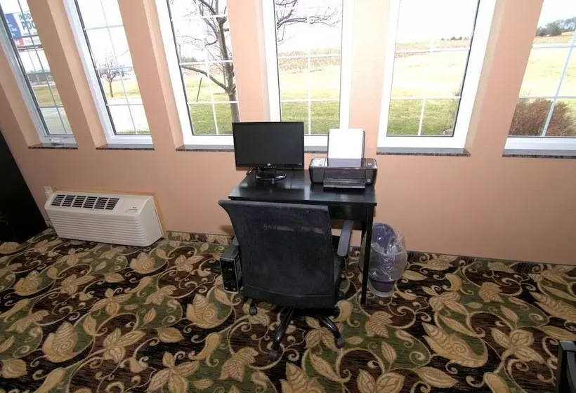 호텔 Rock Island Inn & Suites