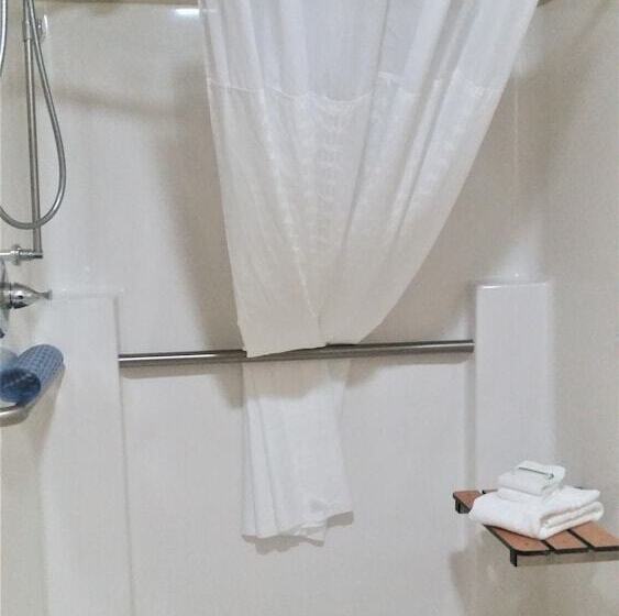 فندق Rock Island Inn & Suites