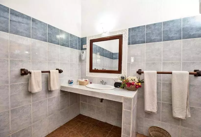 Jacaranda Beach Resort