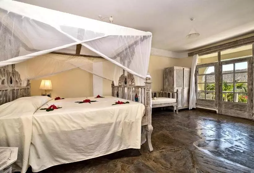 Jacaranda Beach Resort