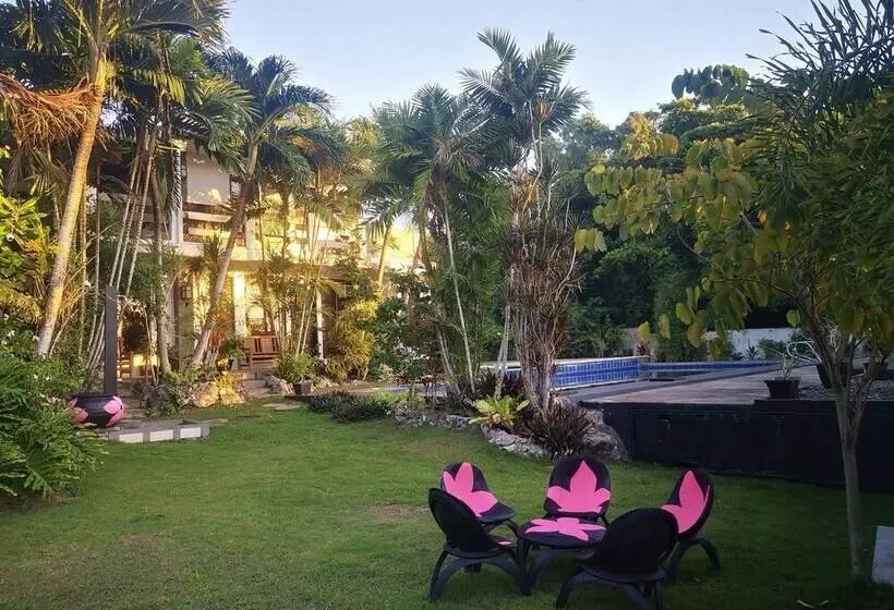 La Pernela Beachfront Resort