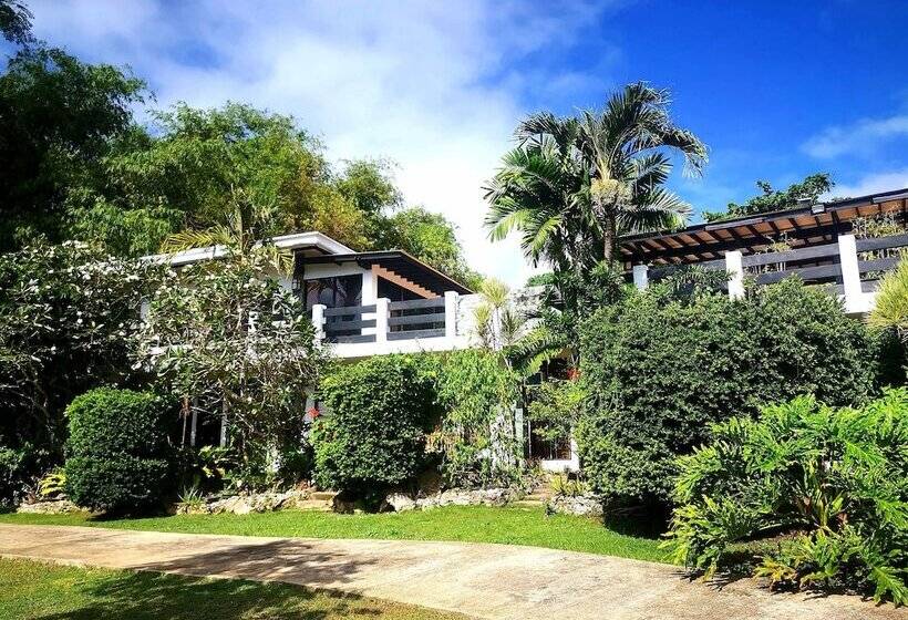 La Pernela Beachfront Resort