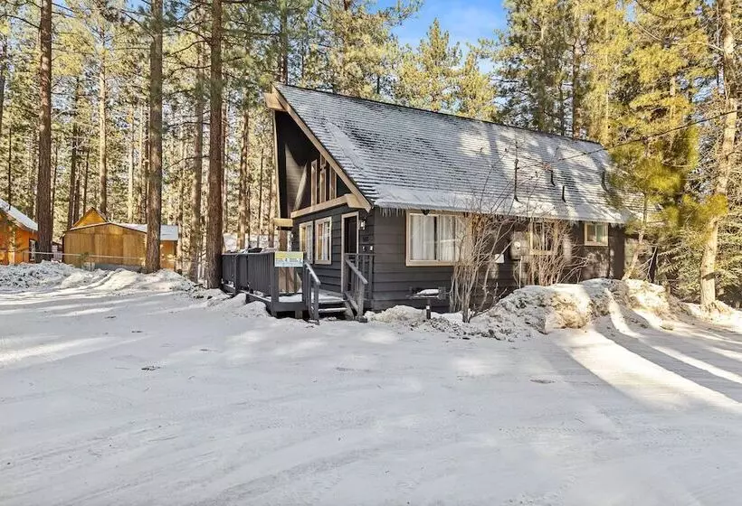 Backway Hideaway Close To The Village!