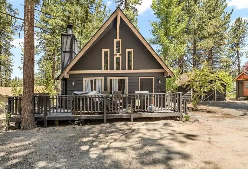 Backway Hideaway Close To The Village!