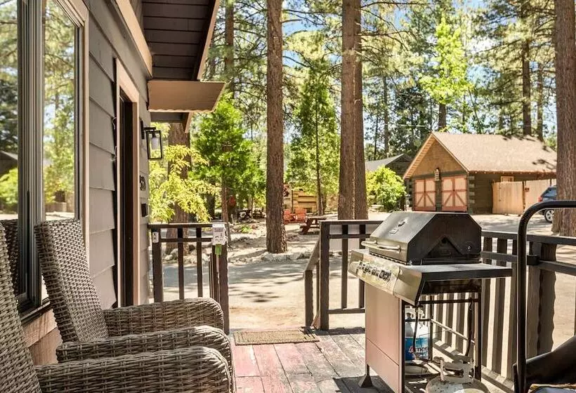 Backway Hideaway Close To The Village!