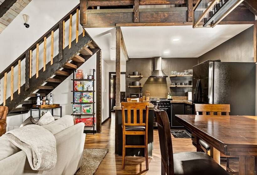 Backway Hideaway Close To The Village!