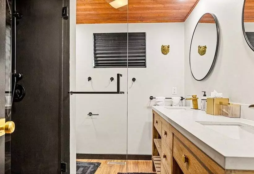 Backway Hideaway Close To The Village!