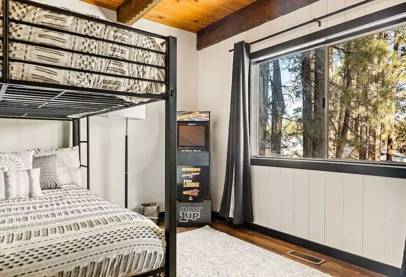 Backway Hideaway Close To The Village!