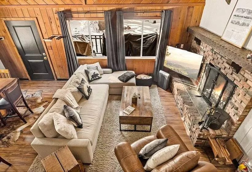 Backway Hideaway Close To The Village!