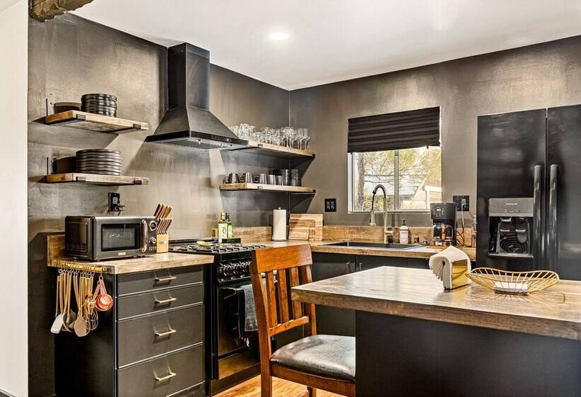 Backway Hideaway Close To The Village!