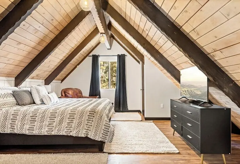 Backway Hideaway Close To The Village!