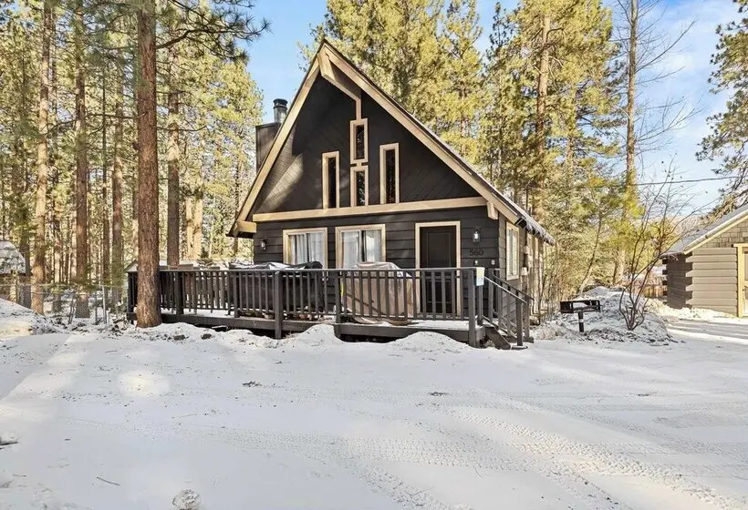 Backway Hideaway Close To The Village!