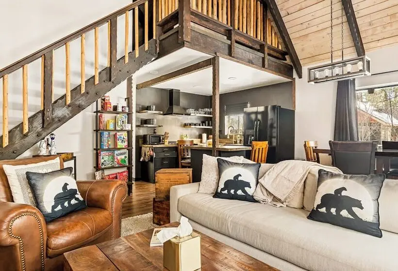 Backway Hideaway Close To The Village!