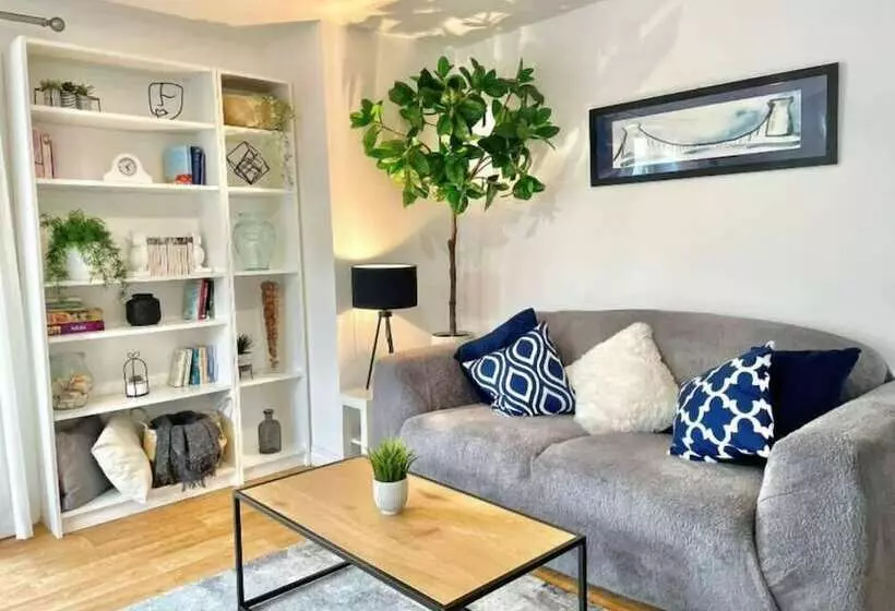 Aamiaismajoitus (B&B) Lovely2bed Bristol Apartmentfree Parking
