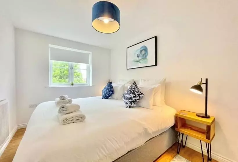 Aamiaismajoitus (B&B) Lovely2bed Bristol Apartmentfree Parking