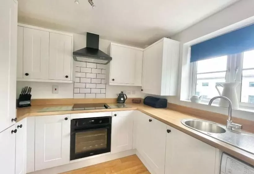 Aamiaismajoitus (B&B) Lovely2bed Bristol Apartmentfree Parking