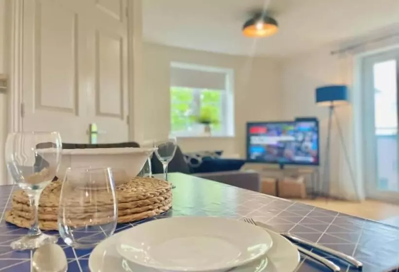 Aamiaismajoitus (B&B) Lovely2bed Bristol Apartmentfree Parking