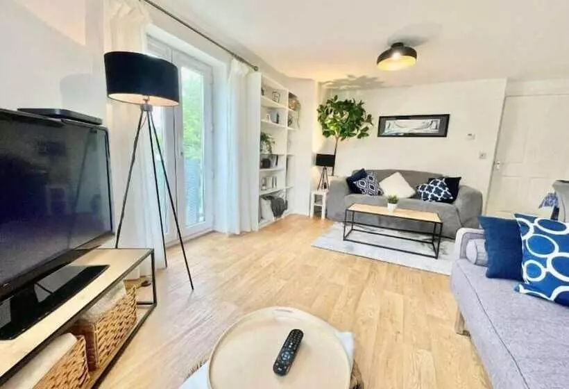 Aamiaismajoitus (B&B) Lovely2bed Bristol Apartmentfree Parking