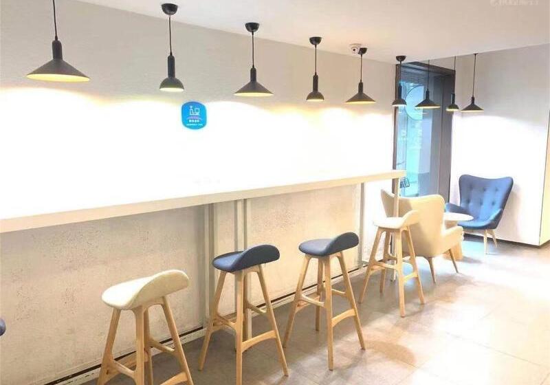 Hotel Hanting  Wuhan Zhongshan Park Metro Station