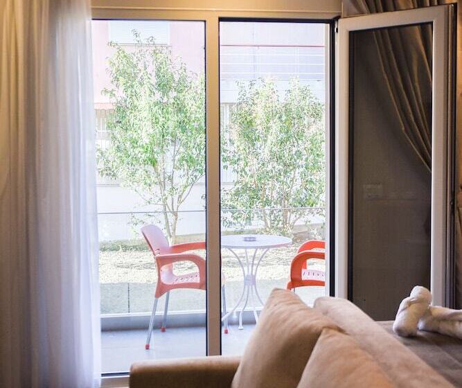 هتل Olivia S Hill Resort